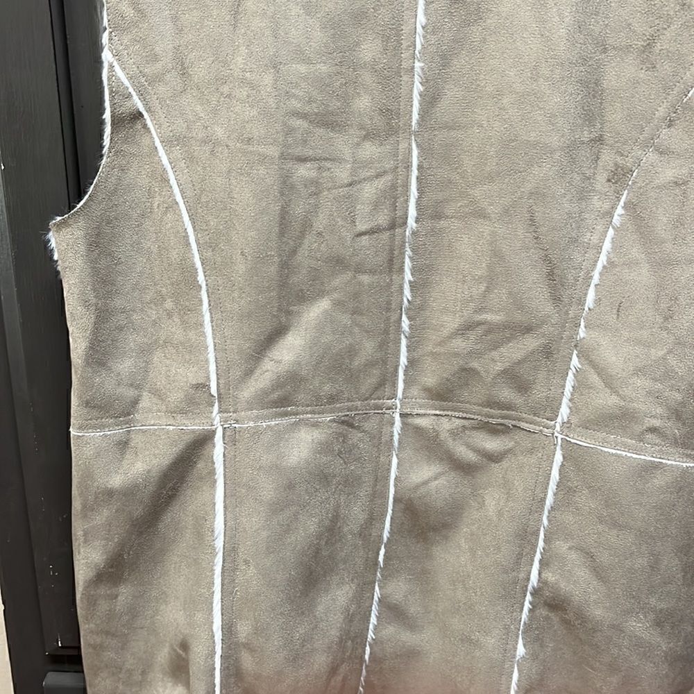 Vest    - Picture 5 of 5